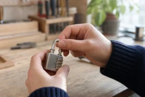 ouvrir un cadenas à code